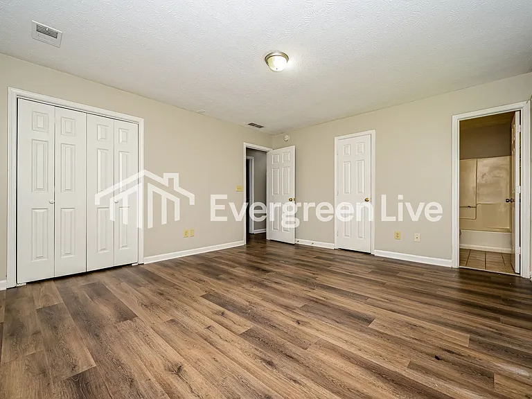 4312 Derbyshire Trce SE — Photo 7