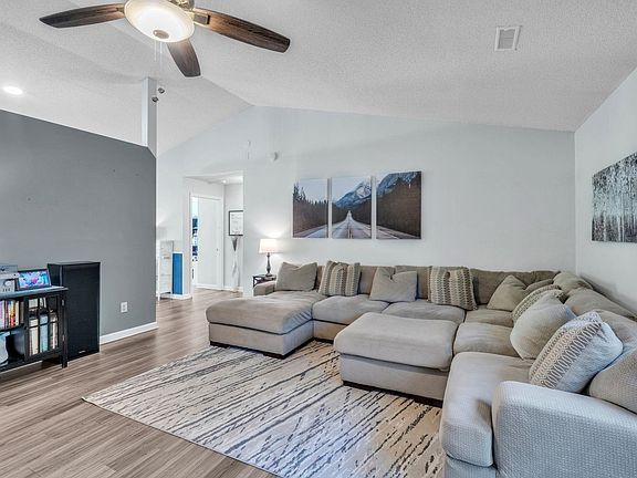 4th image of 411 Hill Ln