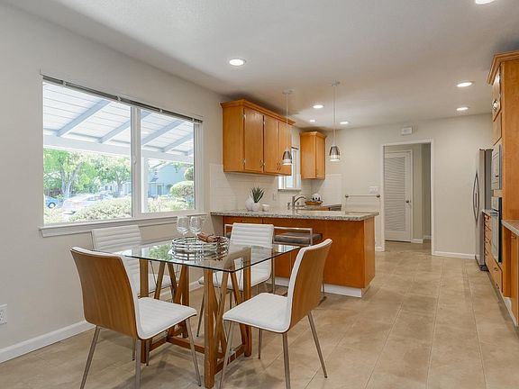 5th image of 450 Sierra Vista Ave Suite 11