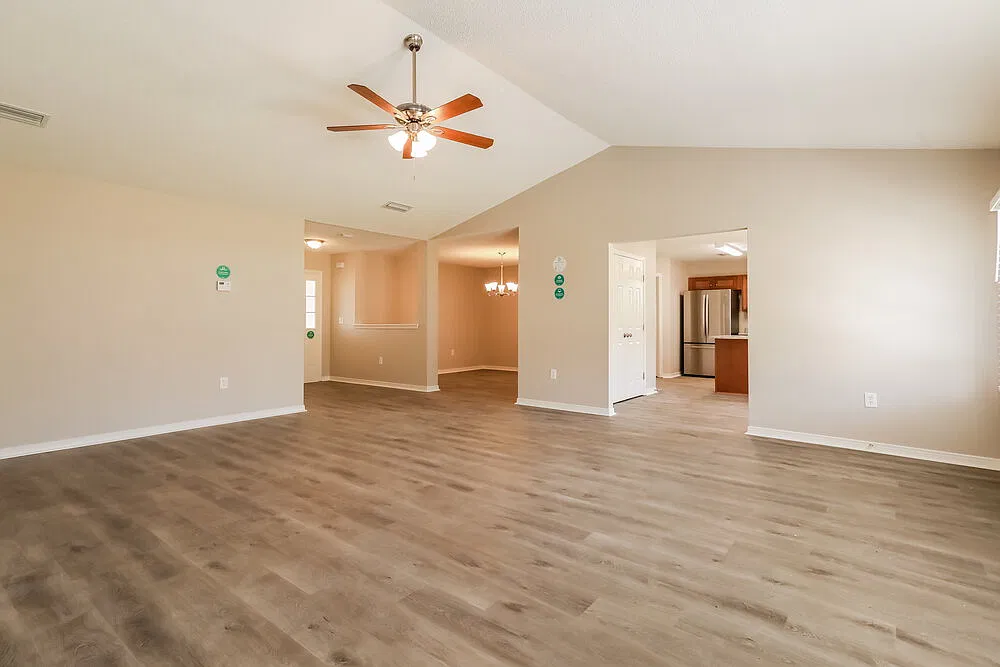 3 bed, 2.0 bath, 2043 sqft, $2,810 — Photo 4