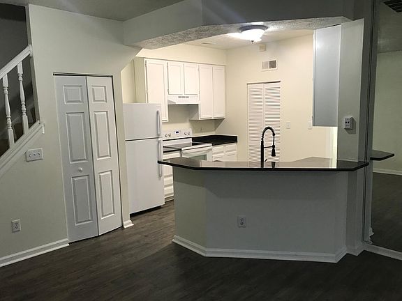 2nd image of 803 Coyote Dr