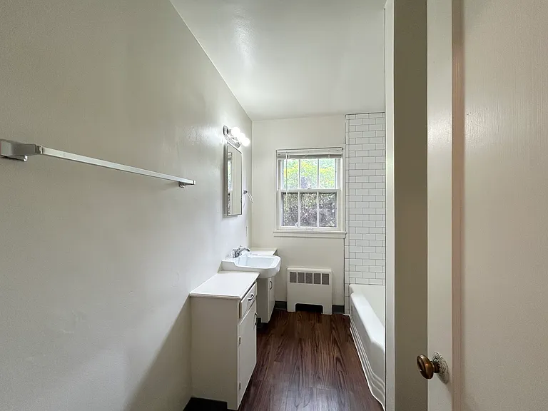 Britney Forest Apartments — Photo 14