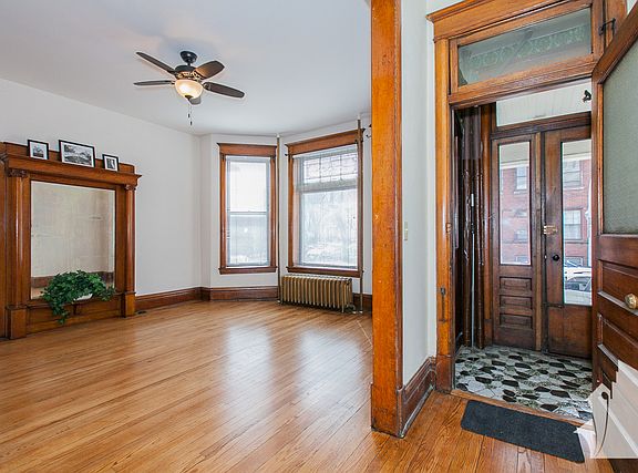 2nd image of 724 W Oakdale Ave #1