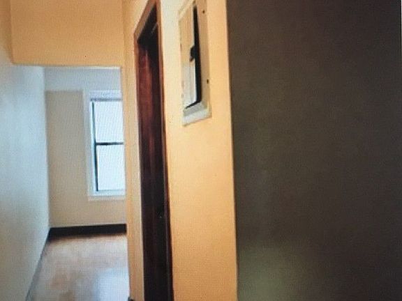 3rd image of 3043 34th St APT 3F
