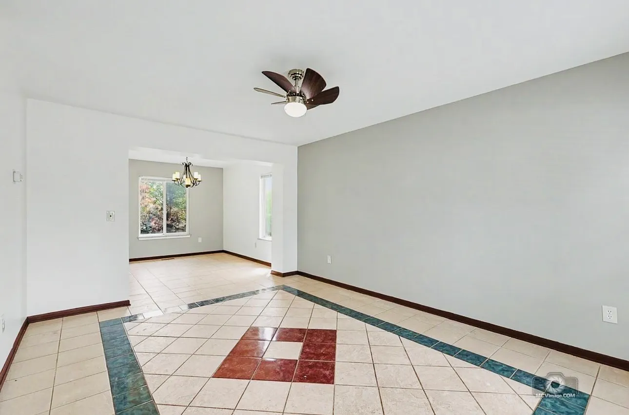 W Chastworth Ln, Plainfield — Photo 2