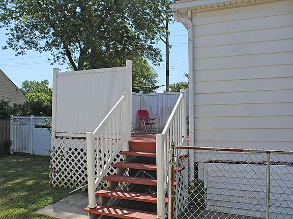 4th image of 7047 Osborne Ave