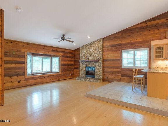 3rd image of 44 Village Dr