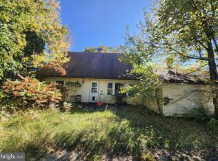 5 Pebble Ln, Willingboro, NJ 08046