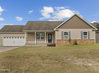 125 Rosemary Ave, Hubert, NC 28539