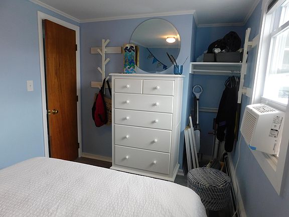 4th image of 3 Bay Ave #20