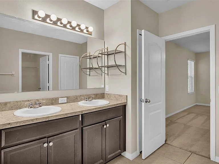 6838 Glenbrook Dr — Photo 16