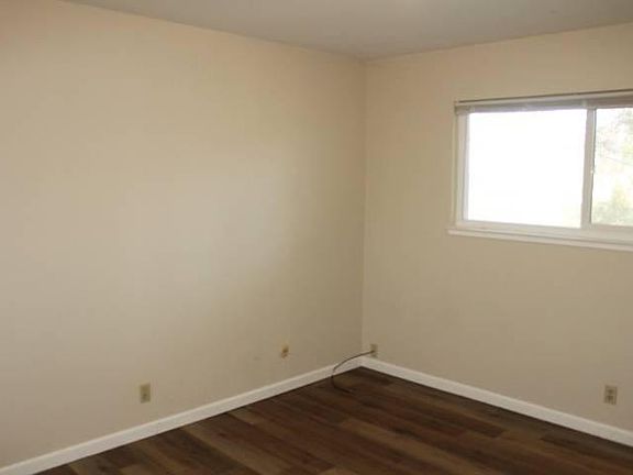 4th image of 501 S Fremont St APT 3