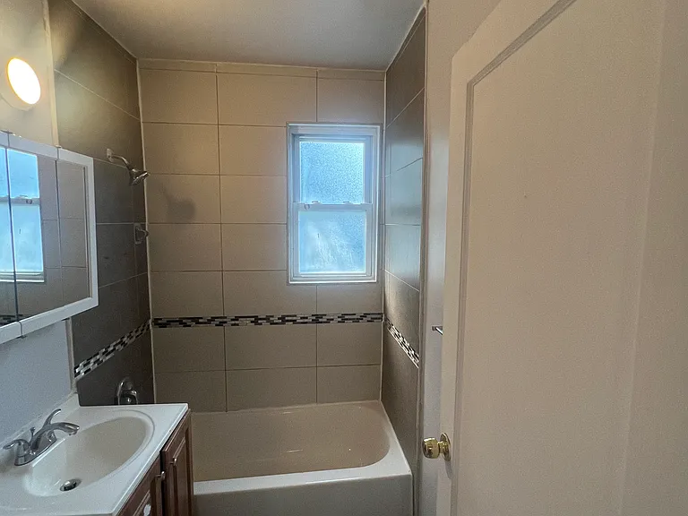 131 Chancellor Ave — Photo 5