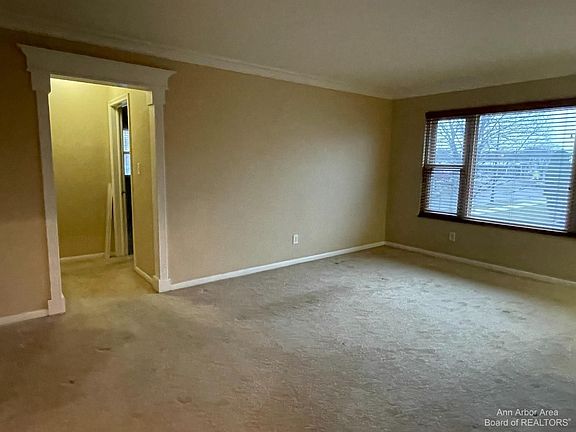 5th image of 17590 Mack Ave APT 18