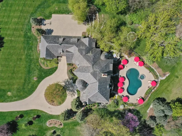 96 S Wynstone Dr, North Barrington, IL 60010