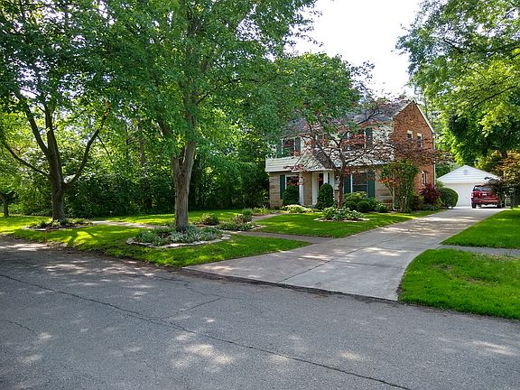 2nd image of 18861 Bedford St
