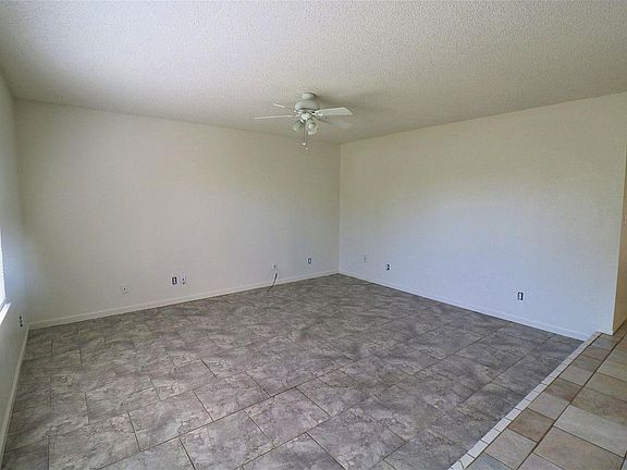 5th image of 228 E Country Ave