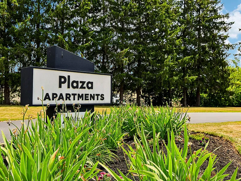 Plaza I Apartments — Photo 6