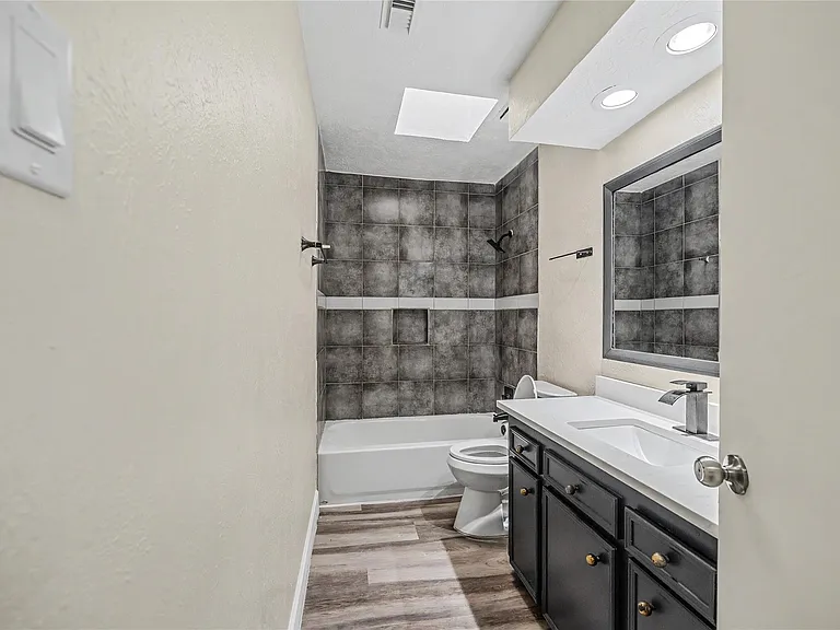 7907 Chancel Dr — Photo 23