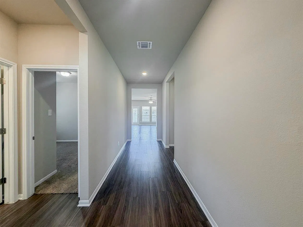 2037 Yarrelton Dr — Photo 2