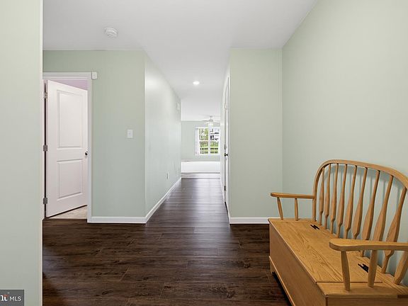 5th image of 20 Cranberry Cir