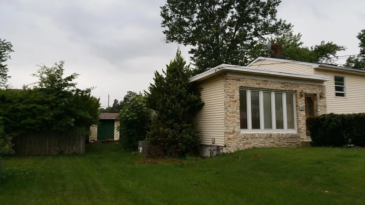 5 bed, 2640 sqft, $3,795 — Photo 2