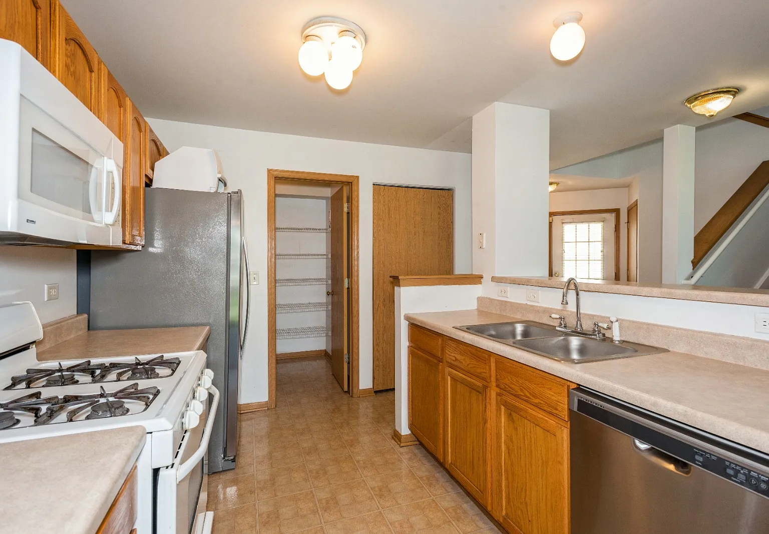 3 bed, 2.5 bath, 1668 sqft, $2,750 — Photo 3