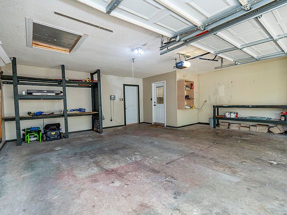 5th image of 2927 QUAIL OAK ST