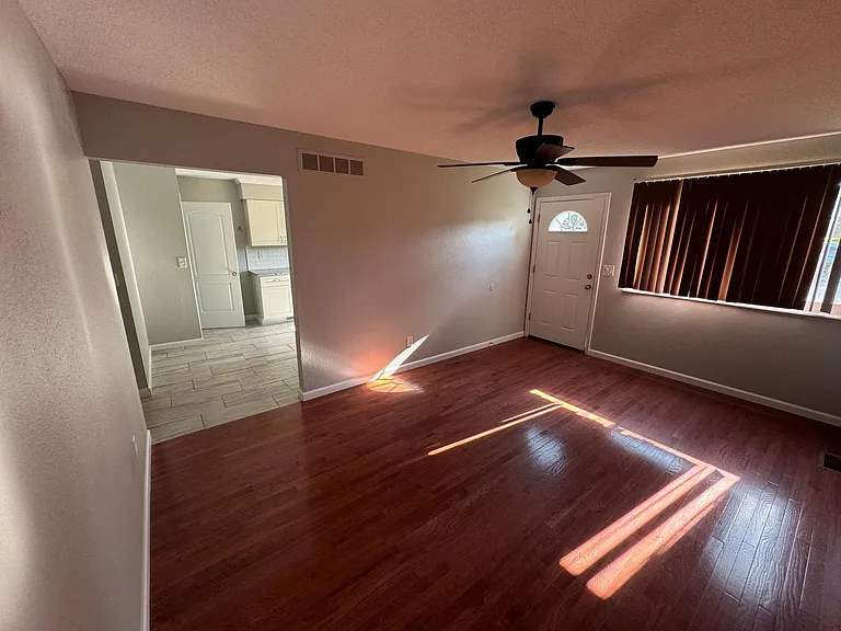 306 Overhill Pl — Photo 3