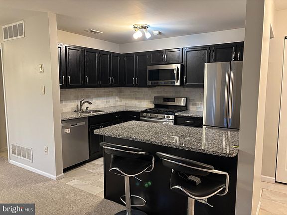 5th image of 1807 Diamond Dr