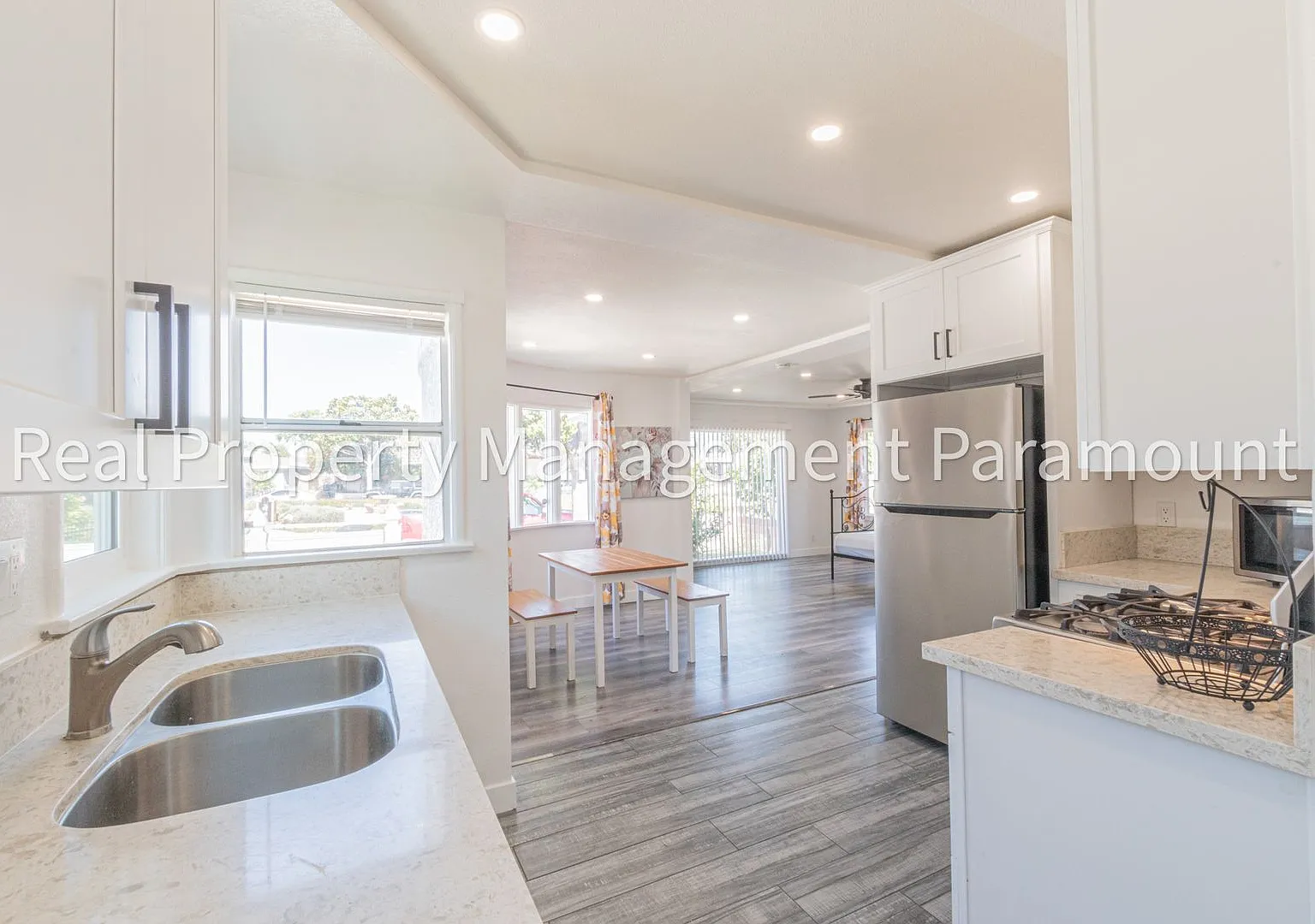 Charming 2-Bedroom Home in Los Angeles — Photo 4