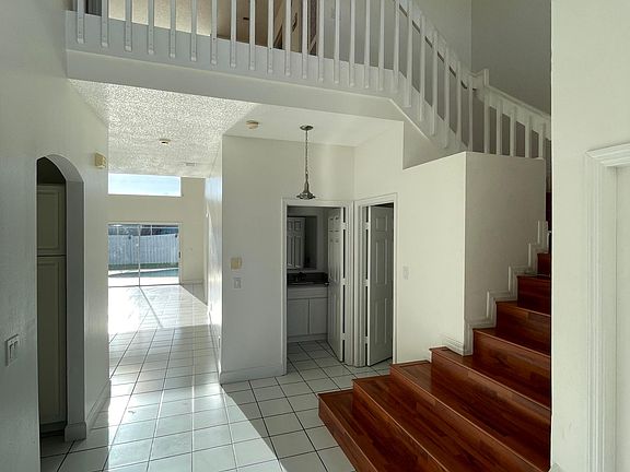 3rd image of 13334 Greenpointe Dr