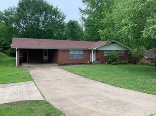 637 N Broad St, Lexington, TN 38351