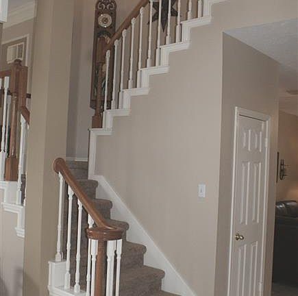 Impressive entry and  staircase!