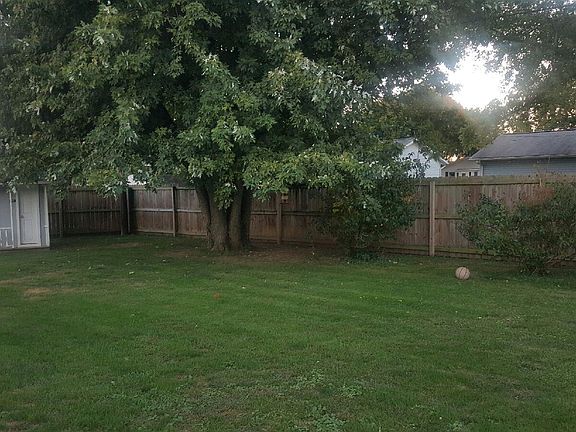 4th image of 959 Eisenhower Ct