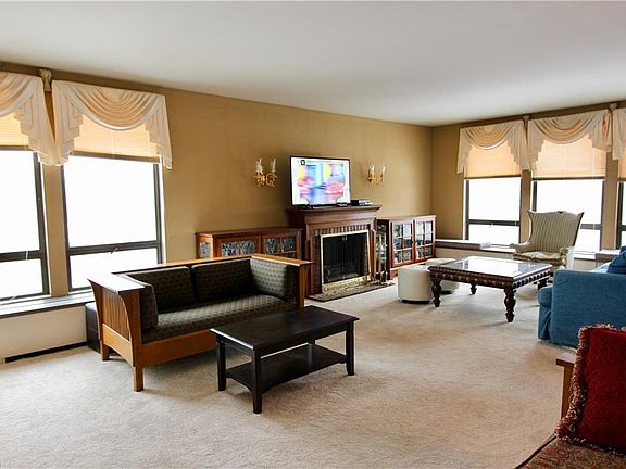 5th image of 2 Bratenahl Pl APT 5A