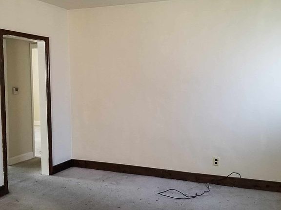5th image of 4405 Oakridge Blvd