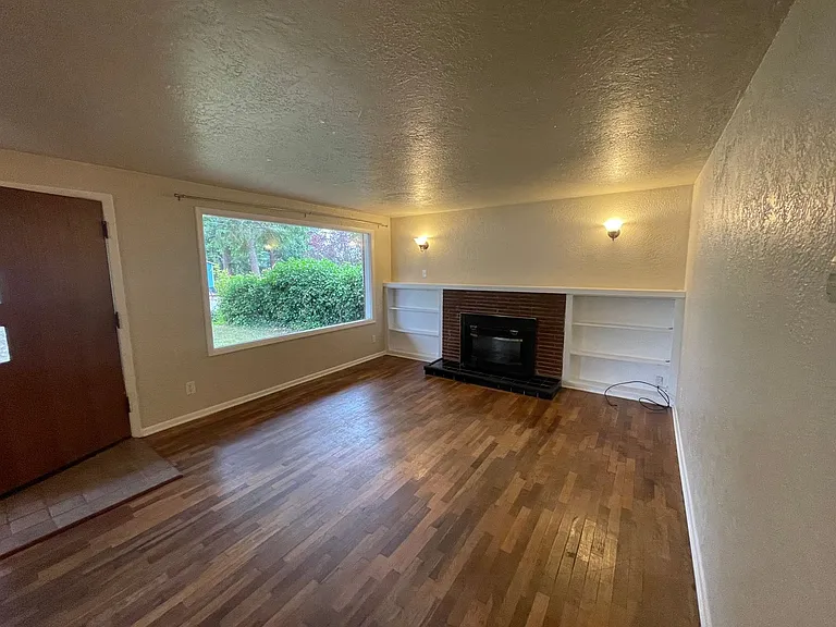 1546 NE 5th Ave — Photo 4