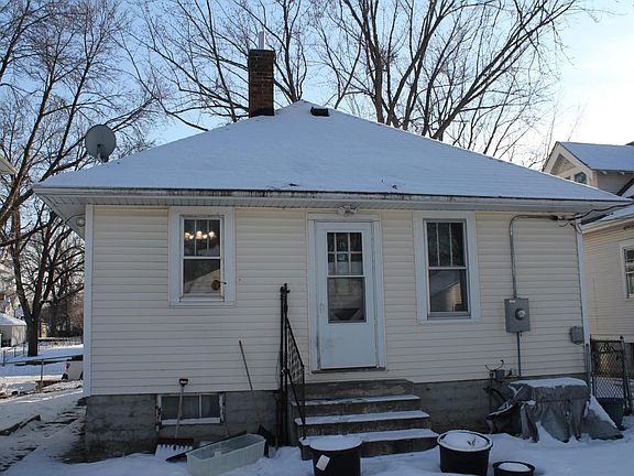 2nd image of 875 Armstrong Ave