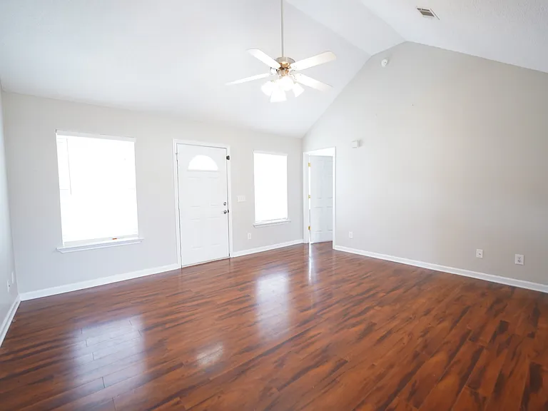 134 Mustang Dr — Photo 5