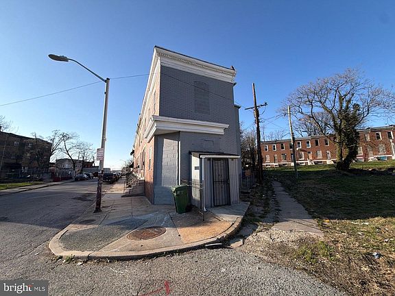 2nd image of 33 S Calverton Rd