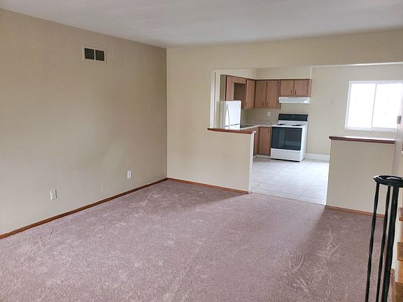 3rd image of 115 Estes Ave