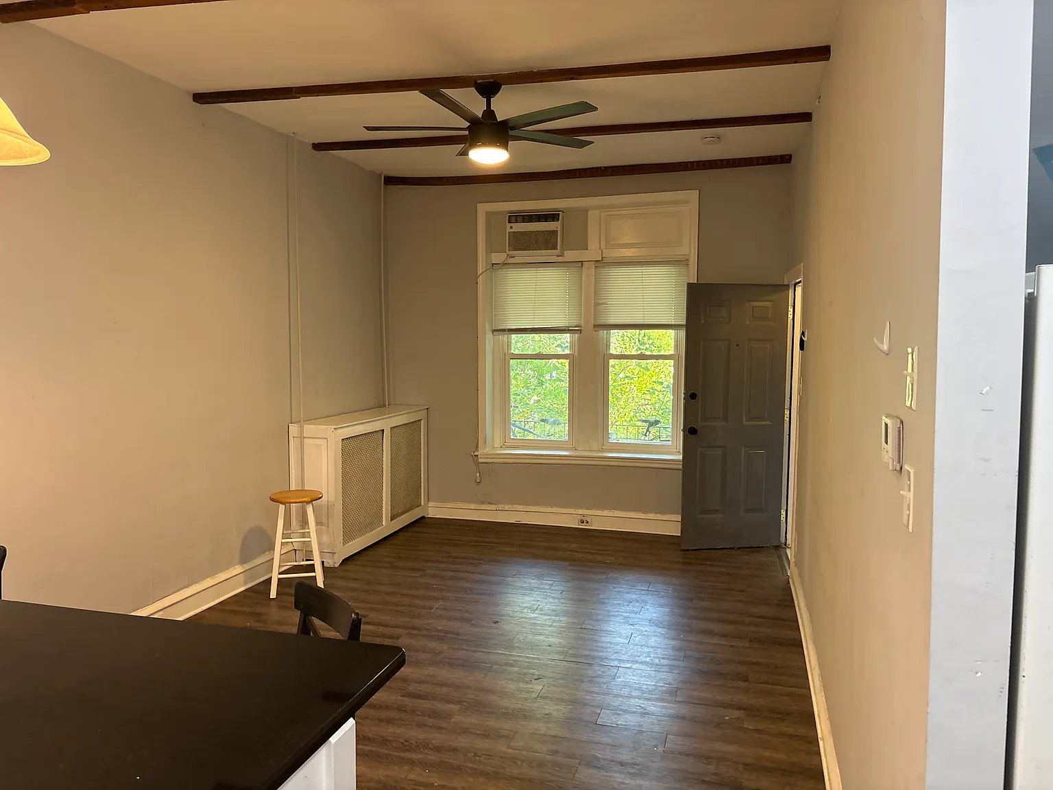 2 bed, 1000 sqft, $1,975 — Photo 2