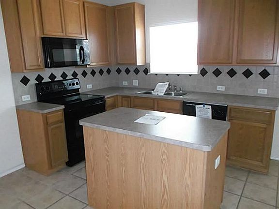 3rd image of 1001 Fredonia Dr