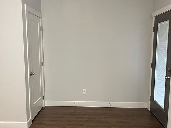 4th image of 114 S Bluff St #A