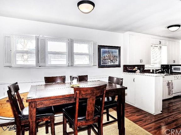 Upstairs back Unit - Dining