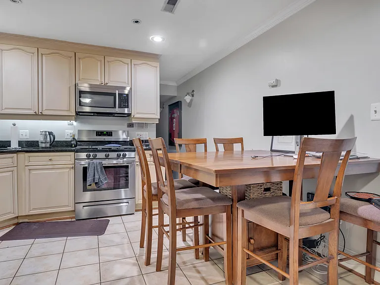 1114 Rhode Island Ave NW #B — Photo 7