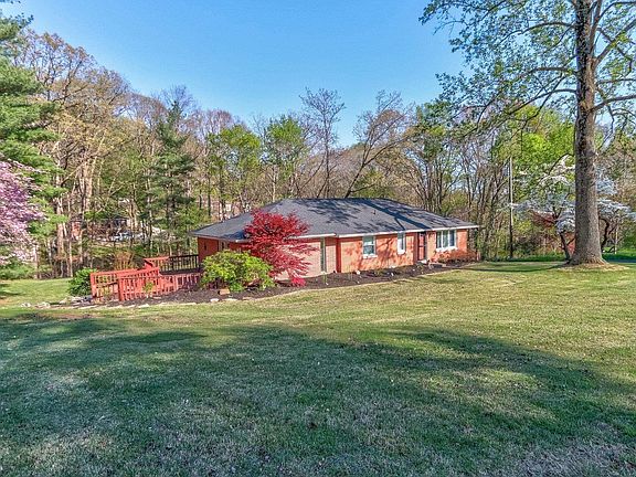 3rd image of 5224 Westlake Dr