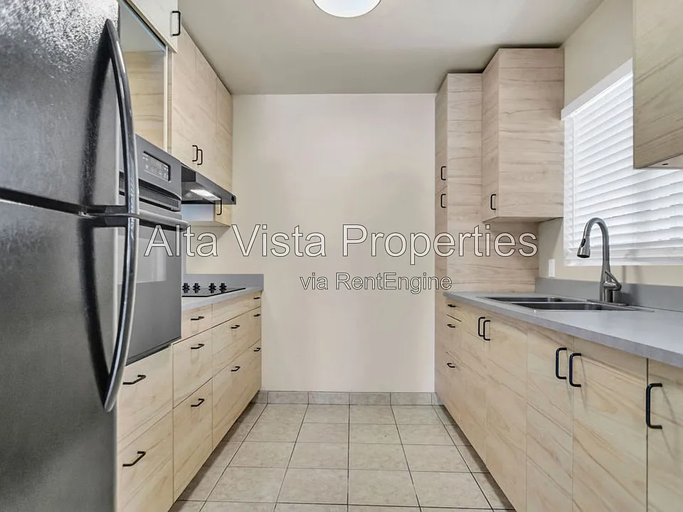 425 Bonair St #1