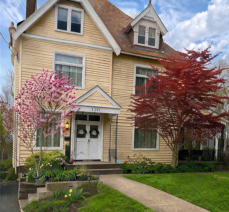 1st image of 136 W Swissvale Ave